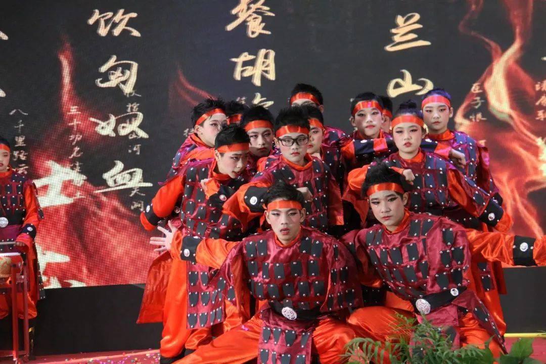 古怪巫师逃离村庄
